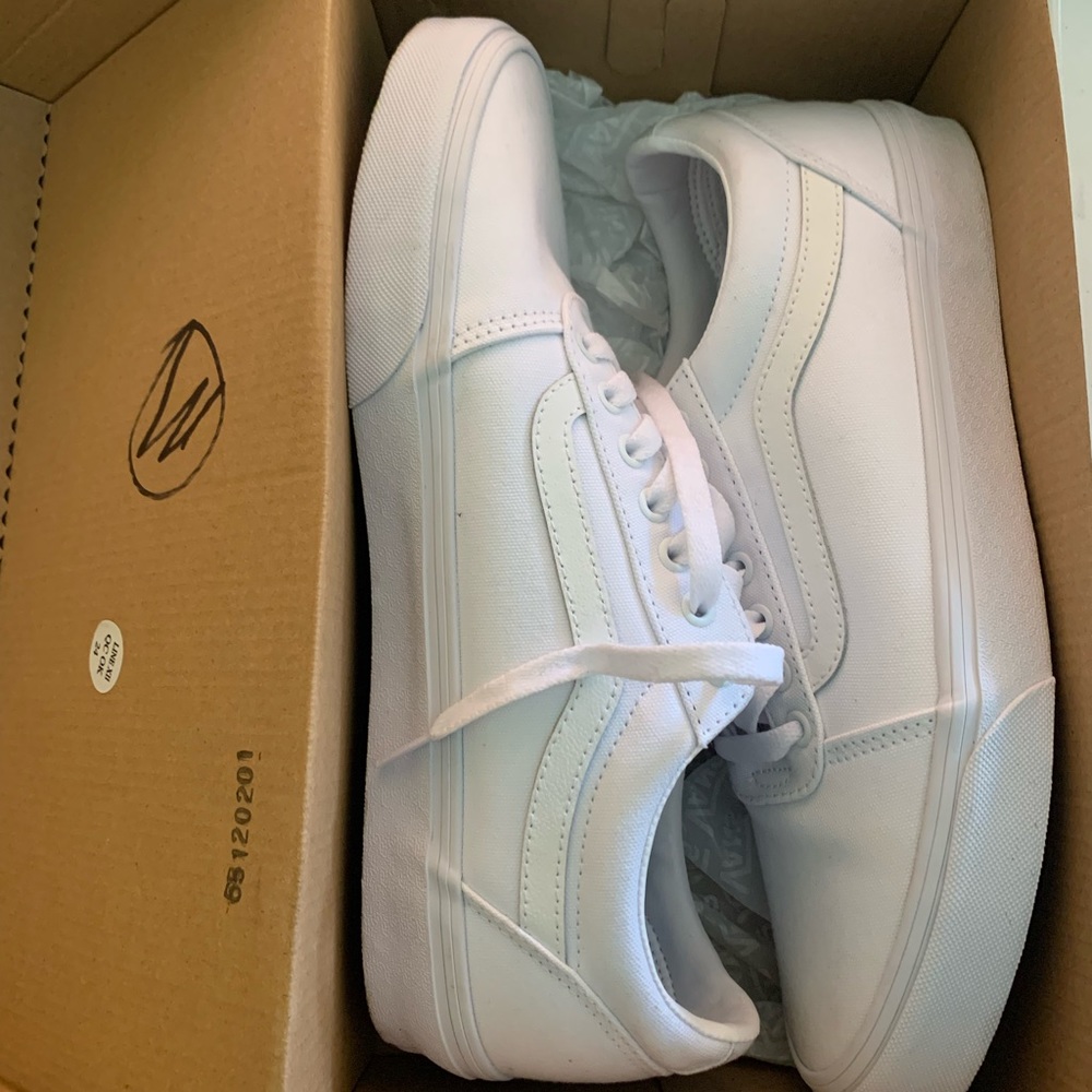 White Vans men’s 11